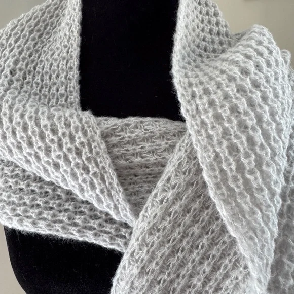 NWT. MACYS SCARF WRAP Style & Co. SOFT & warm Light Gray Textured Scarf. NWT - Picture 2 of 5